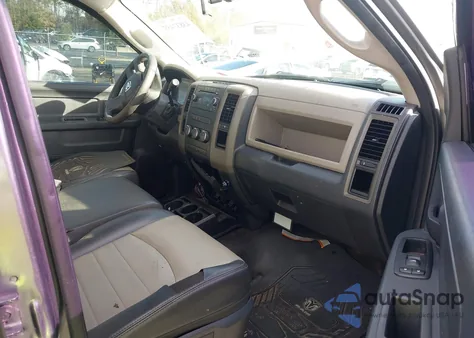 2010 Dodge Ram 1500 St z USA, uszkodzony, nr VIN 1D7RB1GP2AS164971